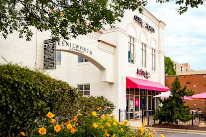 Nearby shopping and dining at Kenilworth Commons near Camden Dilworth in Charlotte, NC