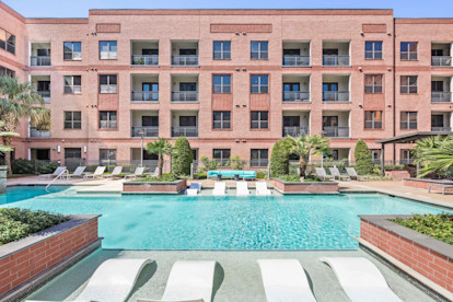 Pool with sun deck at Camden Travis Street Apartments in Midtown Houston, Tx