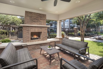 Outdoor fireplace lounge