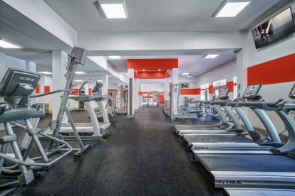 3000 sq ft fitness center