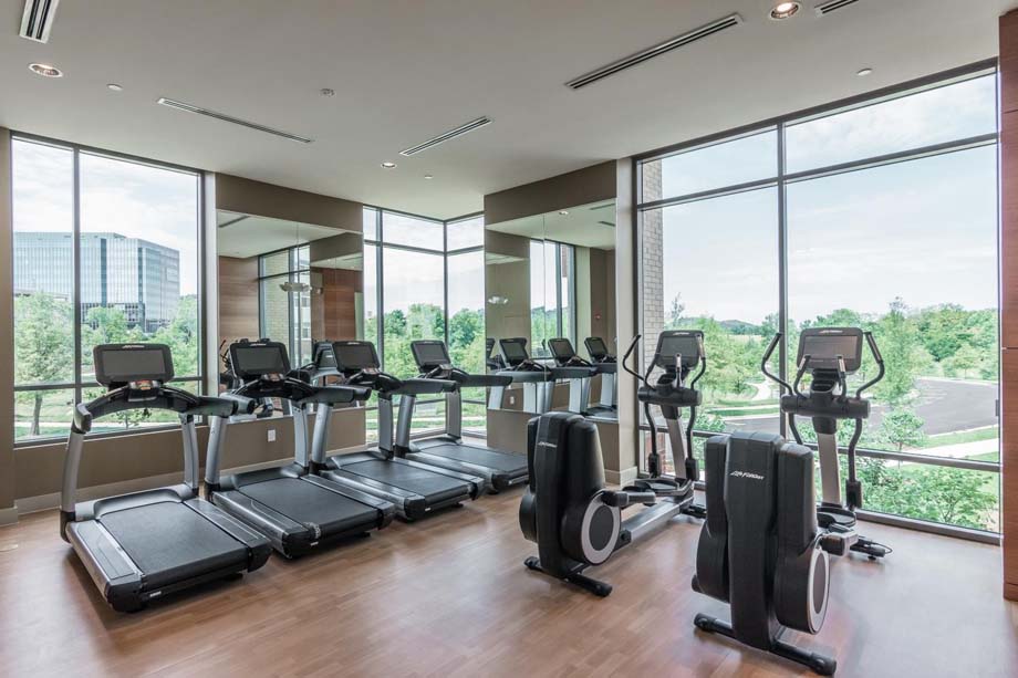 camden-franklin-park-apartments-franklin-tn-fitness-center-treadmills-and-machines-view