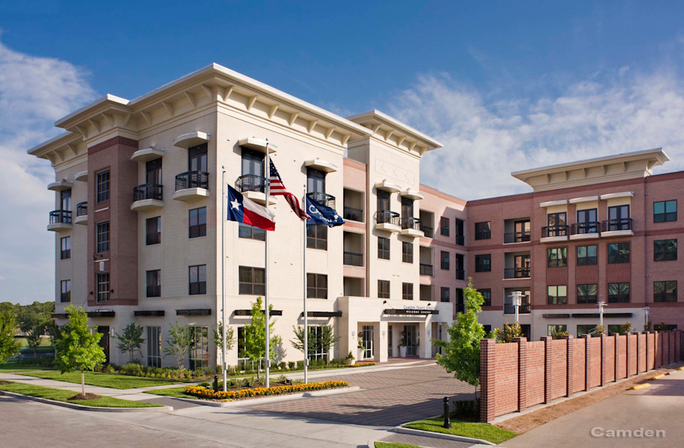 Photo courtesy of Camden Travis Street in Houston, TX