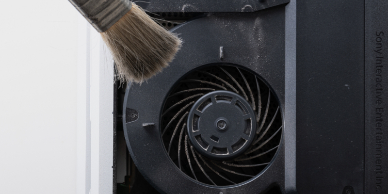 Hoe maak ik een normale PS4 schoon?