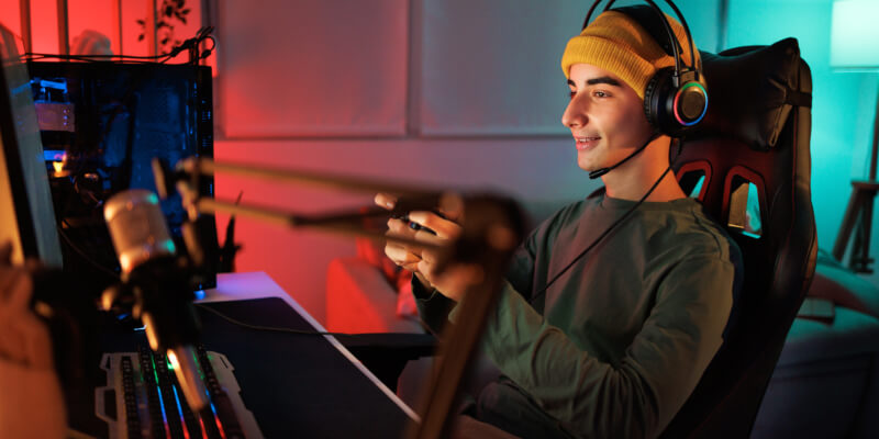 headphones-boy_table_photo_800x400