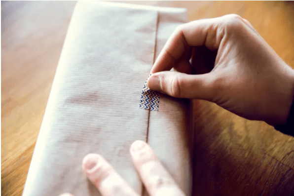 Schritt 2: Geschenk einpacken