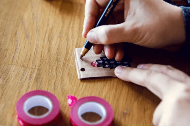 Schritt 5: Geschenkanhänger machen