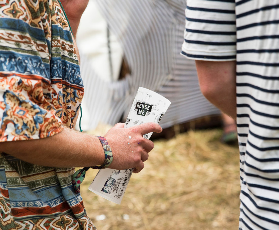 Draußen mit Familie und Freund:innen