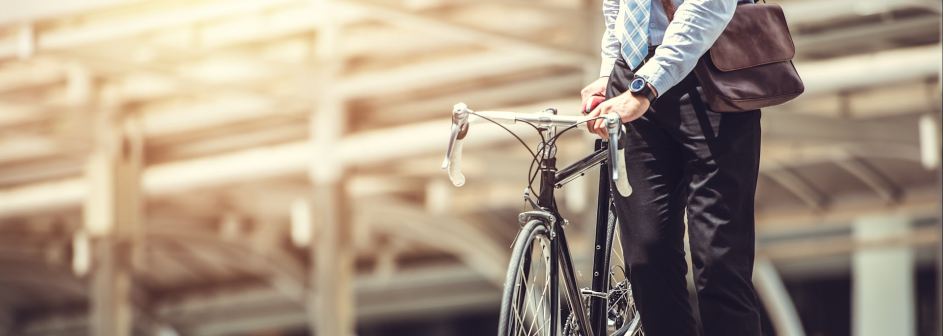 Fahrrad Arbeit Geschäftsmann