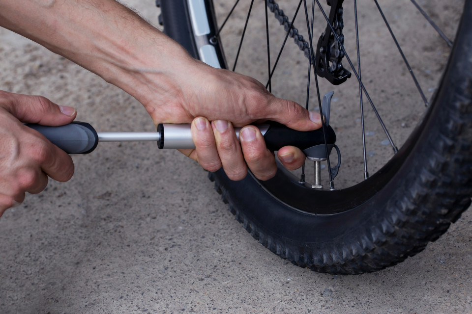 Mini Fahrradpumpe Luftpumpe Fahrradpumpe für Presta- und Schraderventile,  Mini Fahrradpumpen für Mountainbikes, Rennräder, Rennradreifen