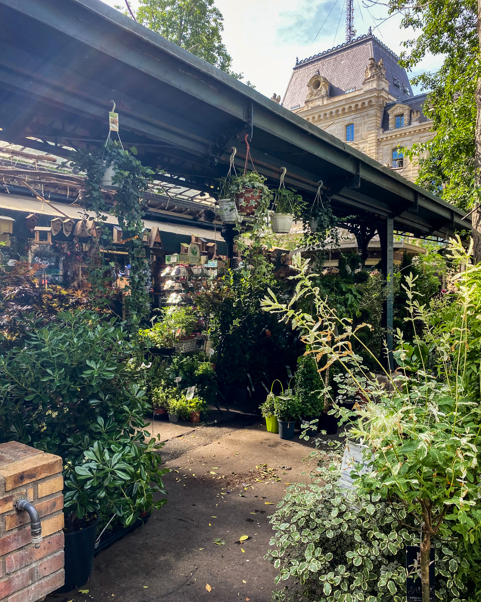 Marché aux Fleurs Reine-Elizabeth-II, Paris