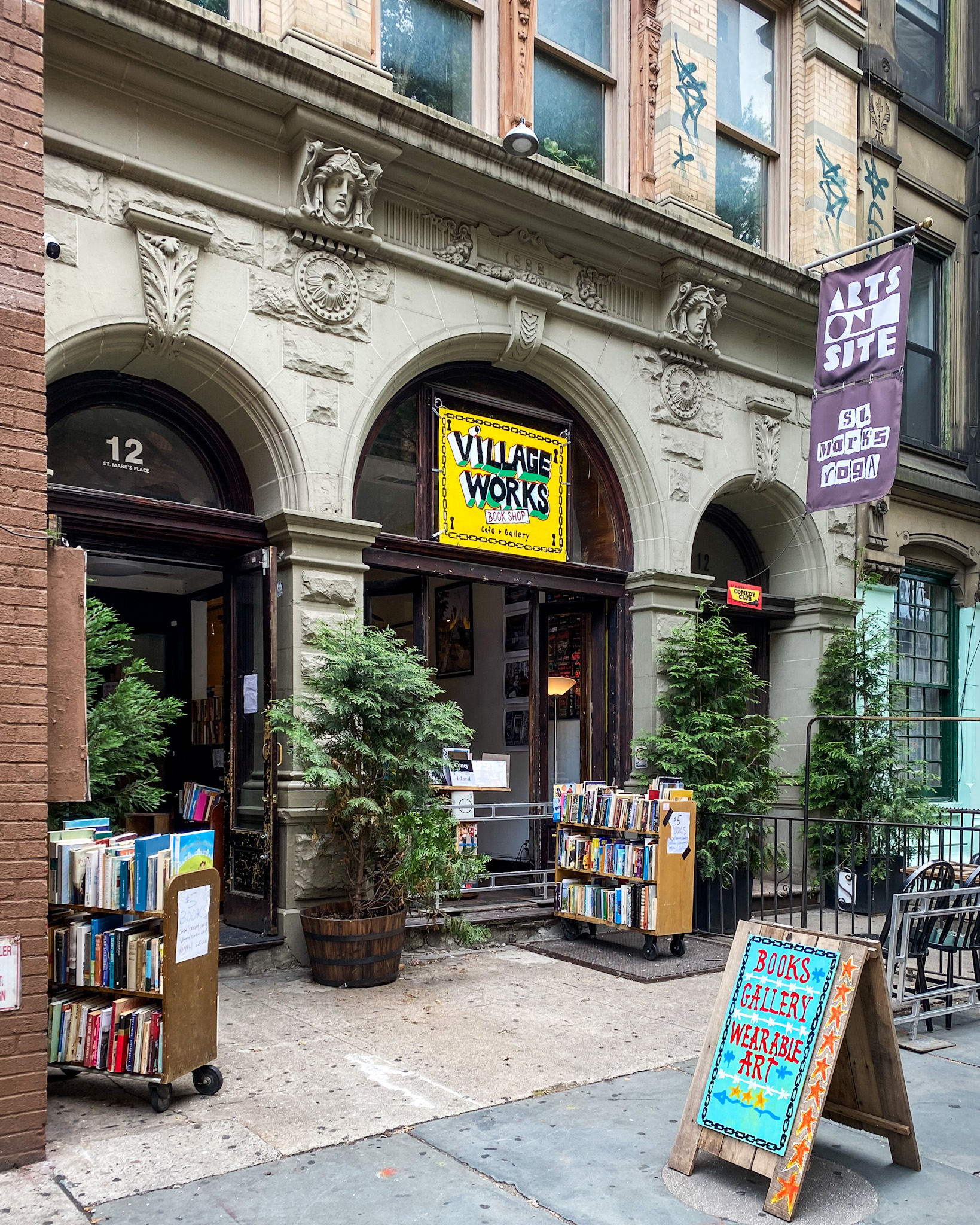 【定価の半額／額縁付】The Library East Village NY 定価の半額／額縁付】The Library East Village NY - メルカリ