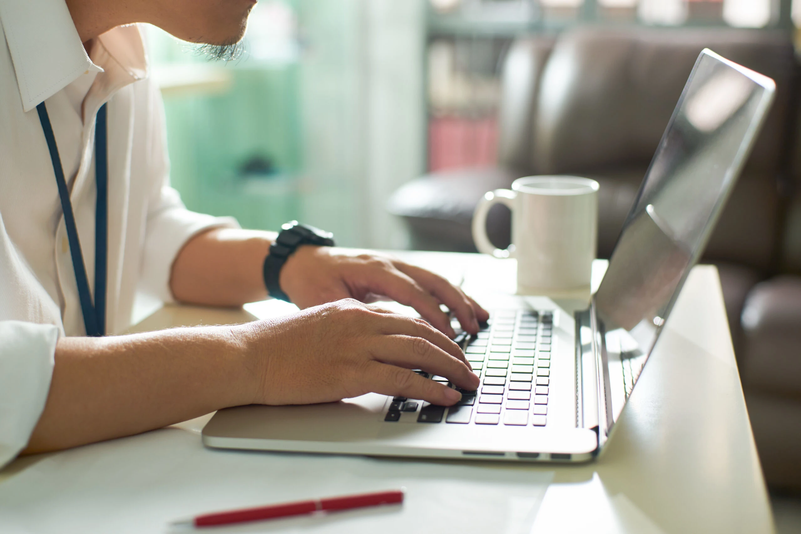 What's the Difference Between CRM and CXM?