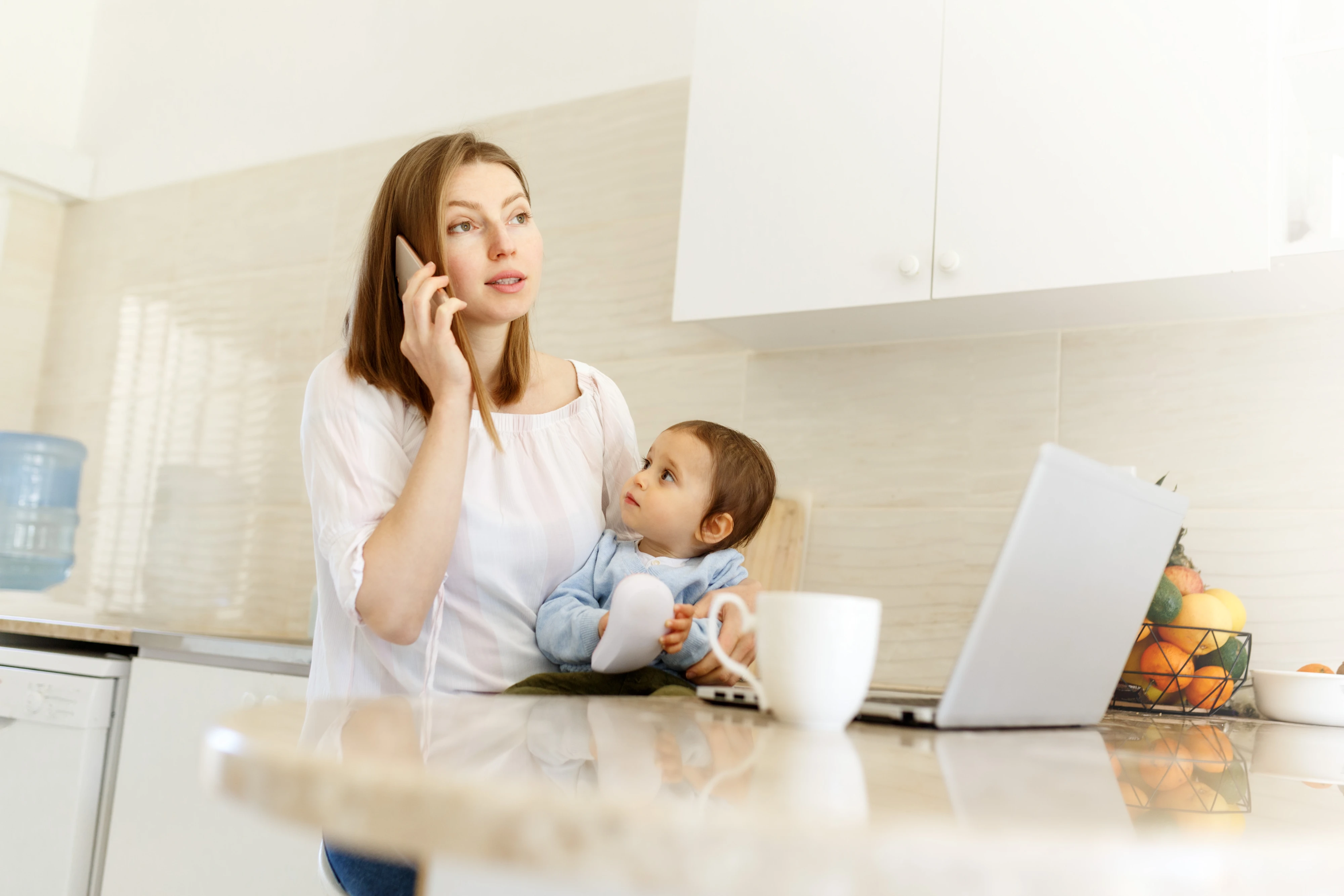 mom receiving healthcare message