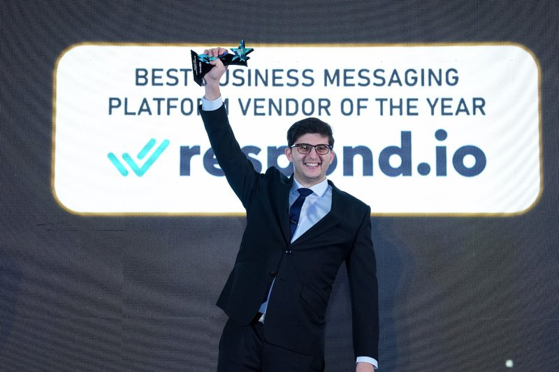 CEO Gerardo Salandra proudly accepting the Best Messaging Platform Vendor award for respond.io