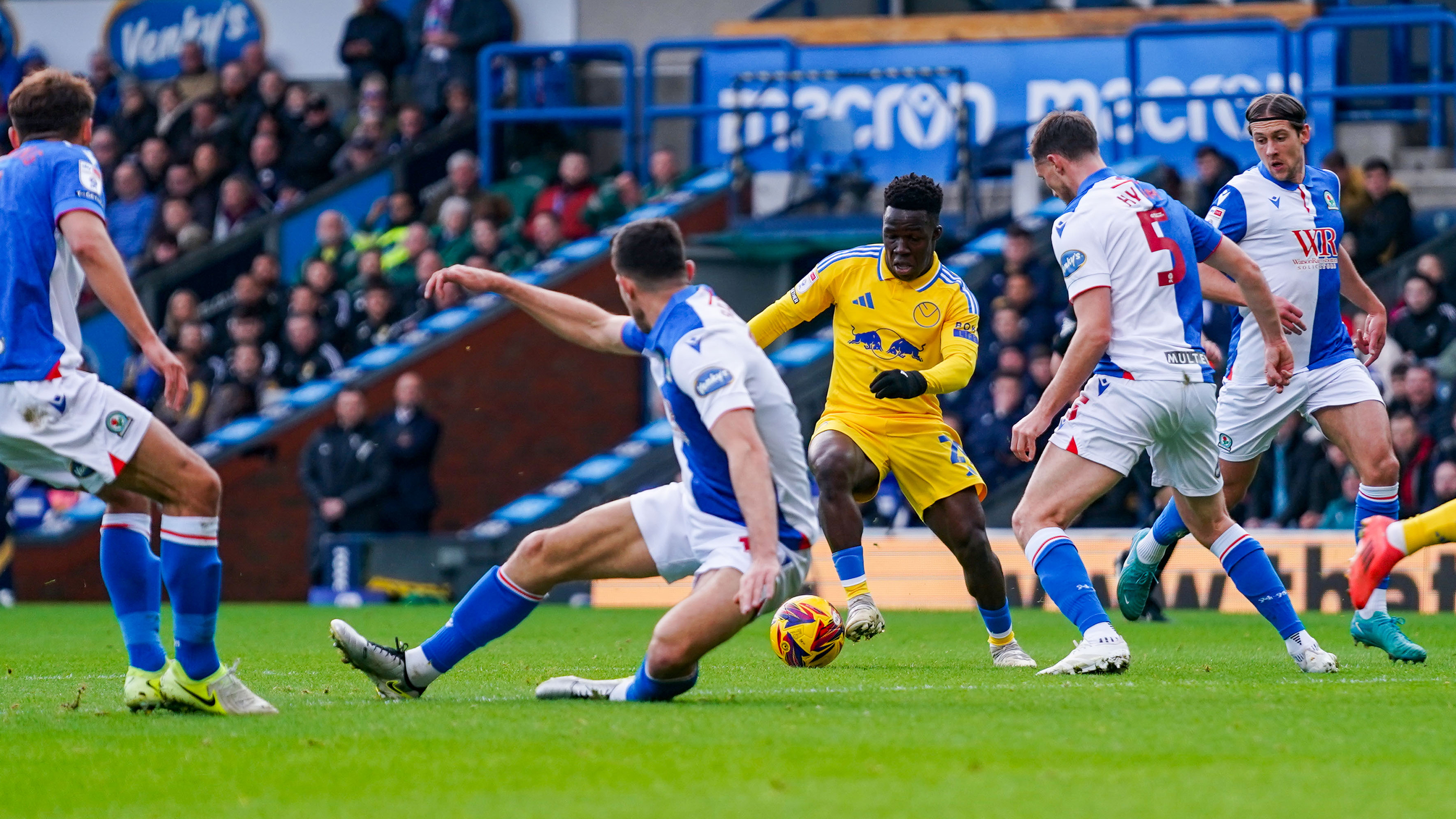 Largie Ramazani Signs For Leeds United - Leeds United