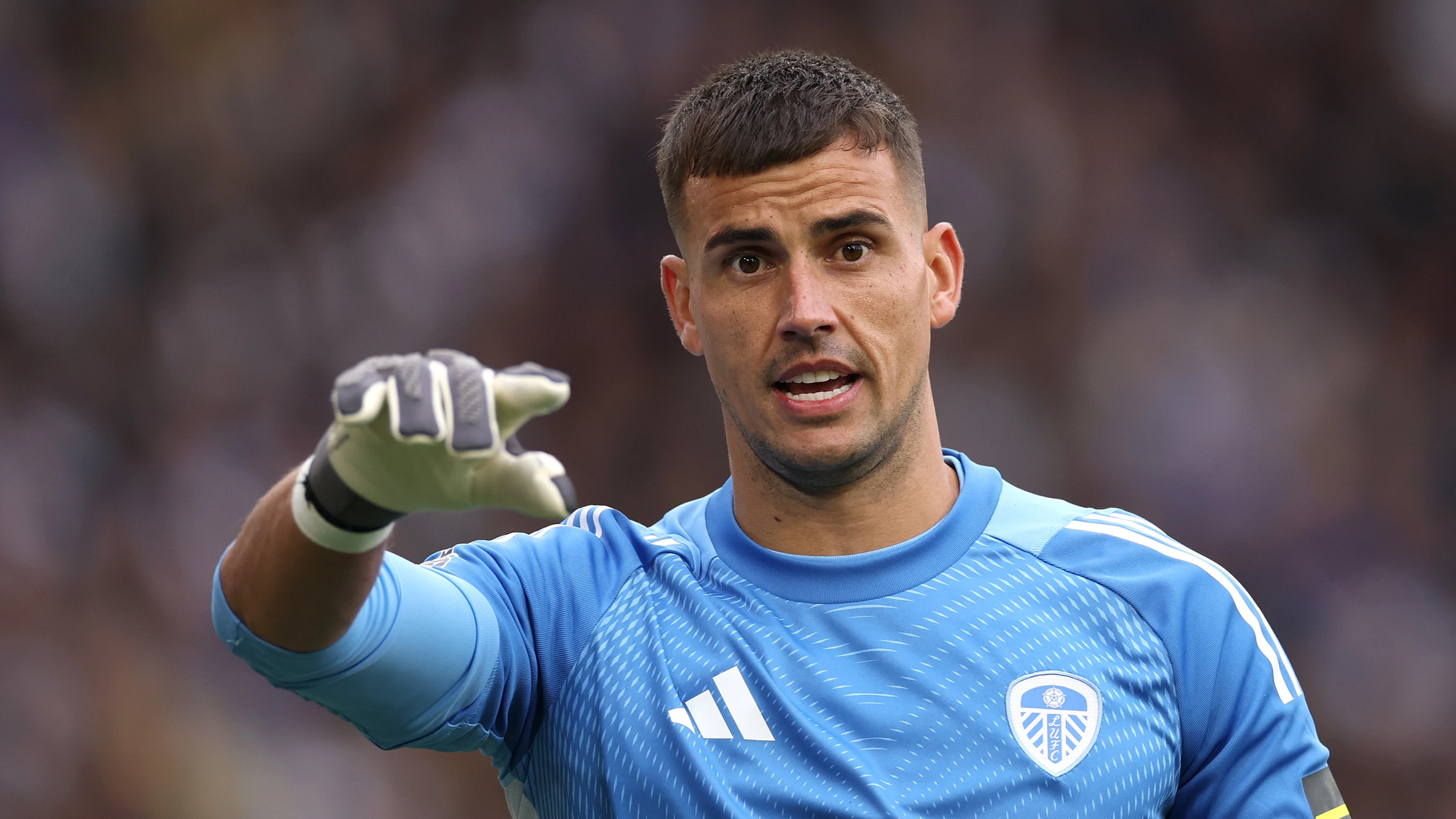 Karl Darlow Pointing