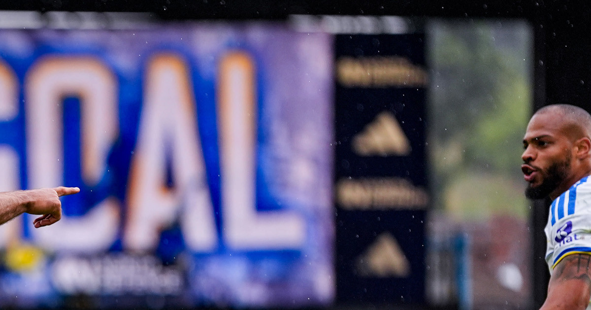 Leeds goleia o Newcastle por 4 a 1 e mantém invencibilidade na Premier League