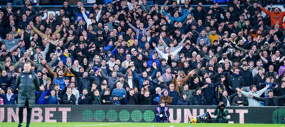 aaaa crowd1.jpg