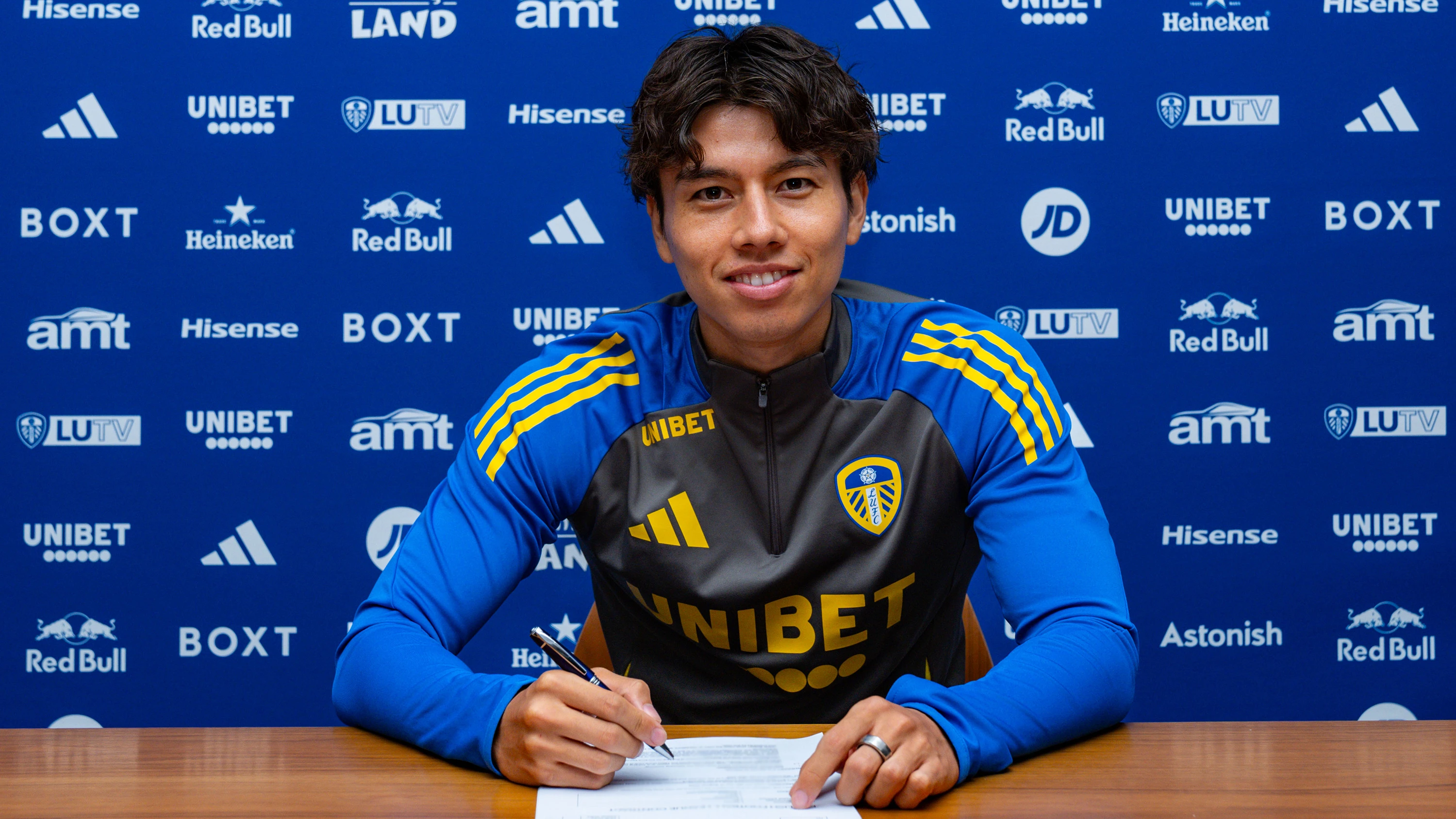 Ao Tanaka signs for Leeds United - Leeds United