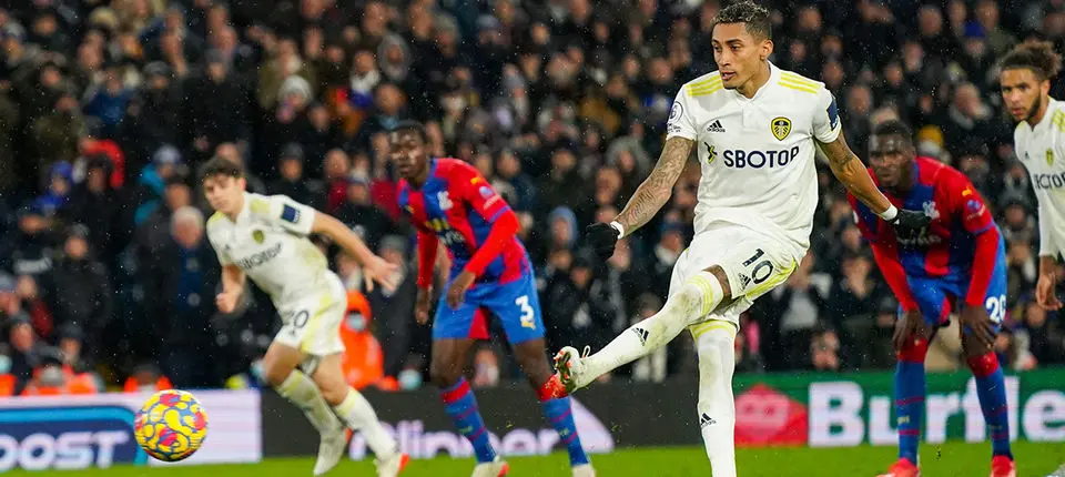 RAPHINHA PENALTY.jpg