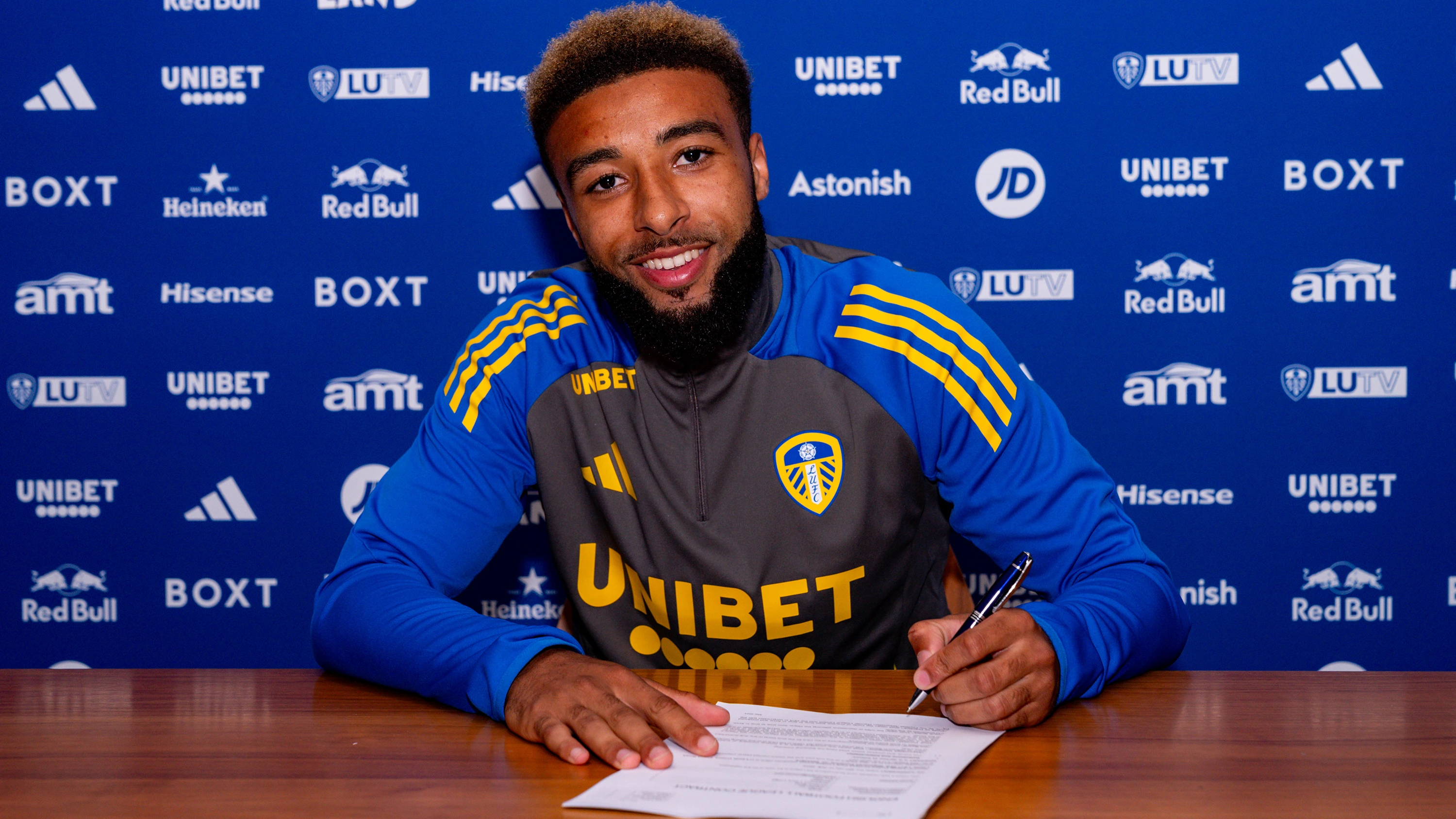 Jayden Bogle signing for Leeds United