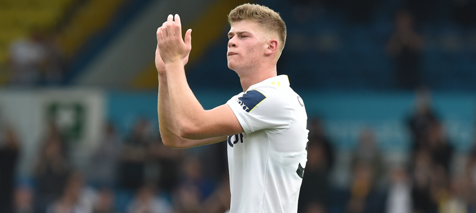 Khám Phá Charlie Cresswell – Lá Chắn Trẻ Đầy Triển Vọng