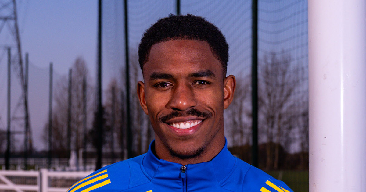 Junior Firpo gewinnt die Auszeichnung „JD Sports Player of the Month“ für ...