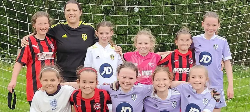 Dobby at Rothwell Juniors banner.jpg