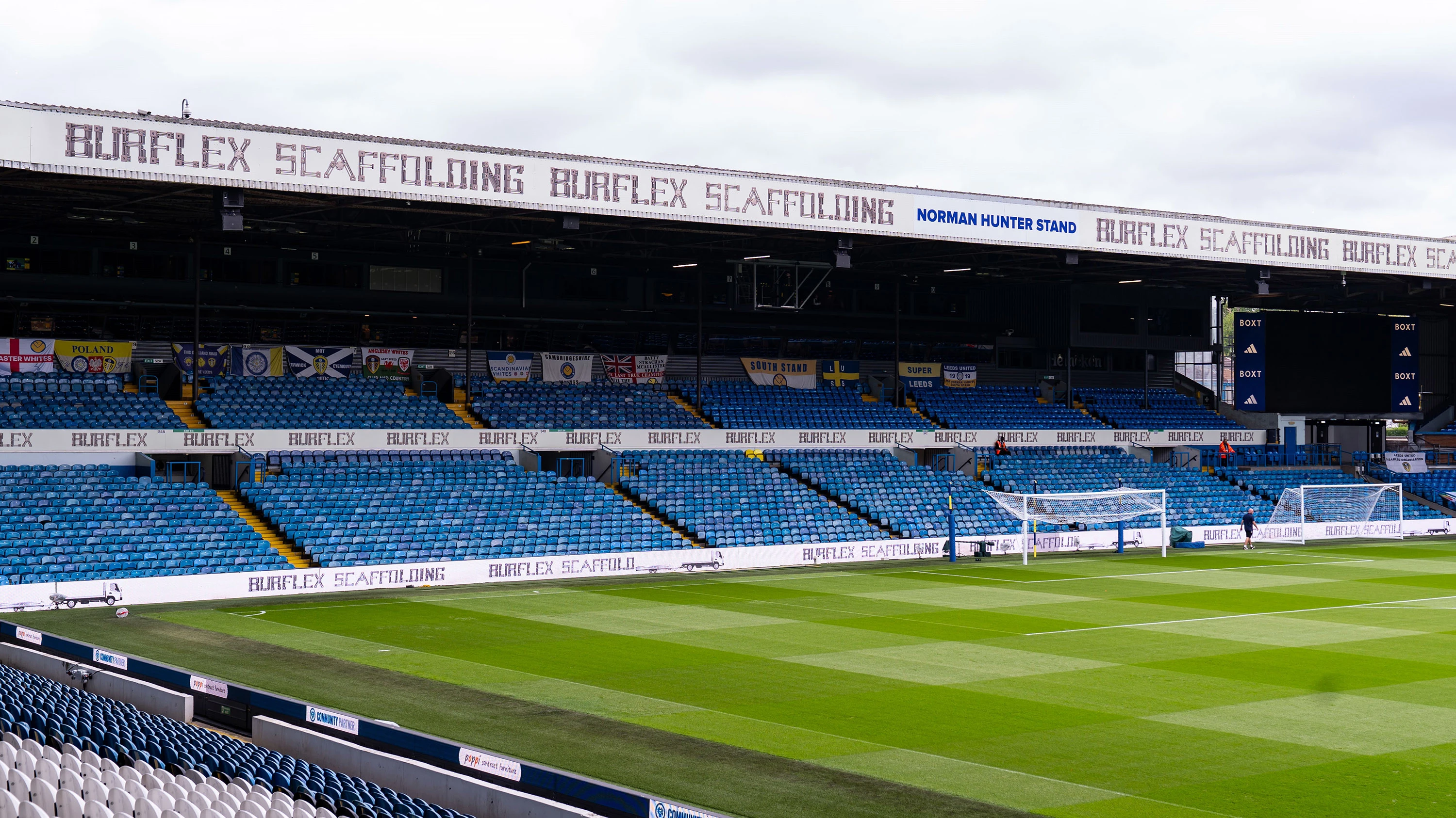 Burflex_Norman Hunter Stand