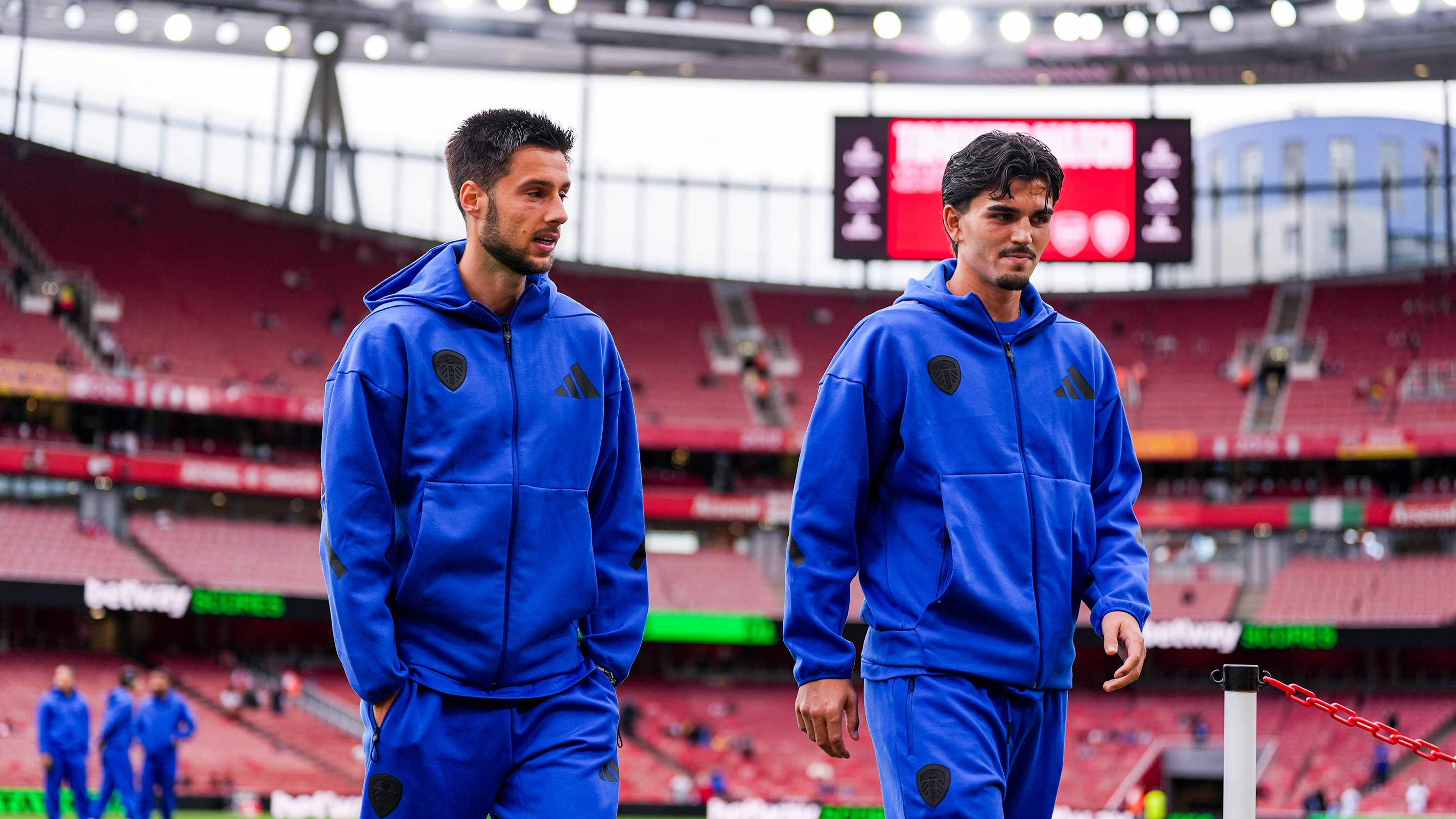 Ilia and Pascal arrive at Emirates