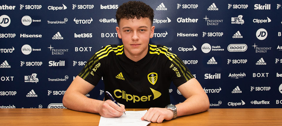 Kris Moore signs professional terms - Leeds United