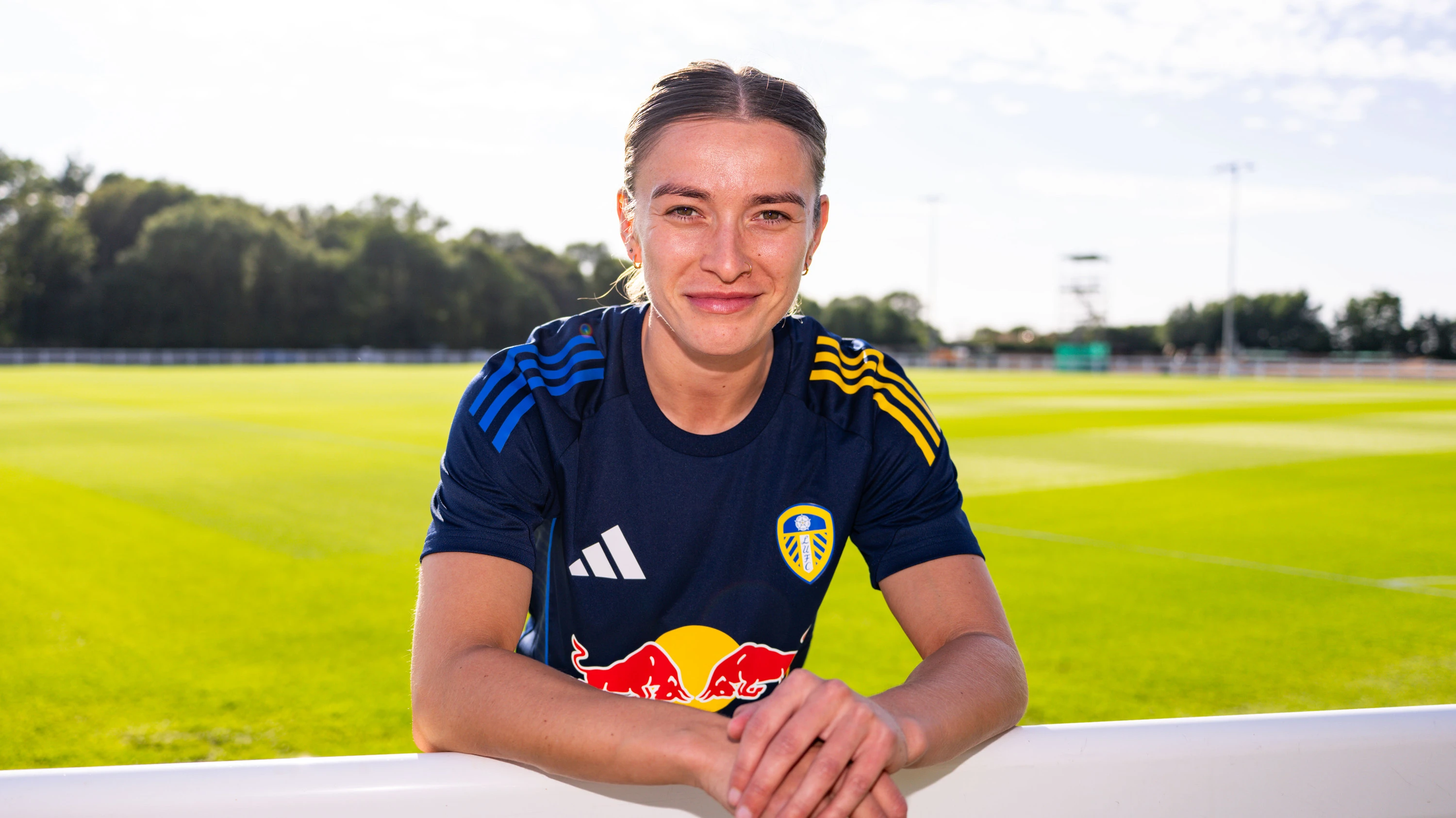 Chloe Dixon signing photo 1