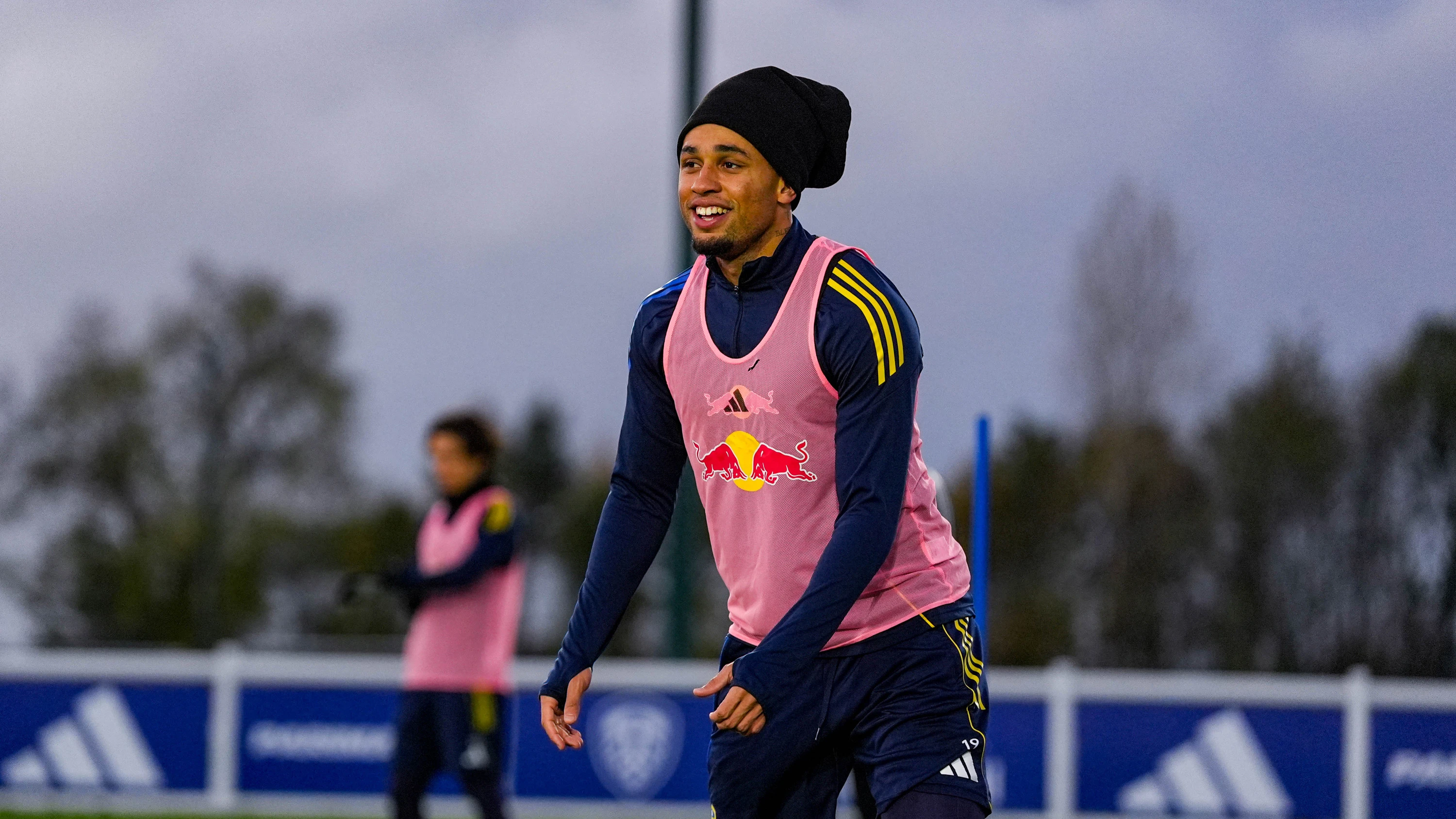 Noah Okafor pre Villa