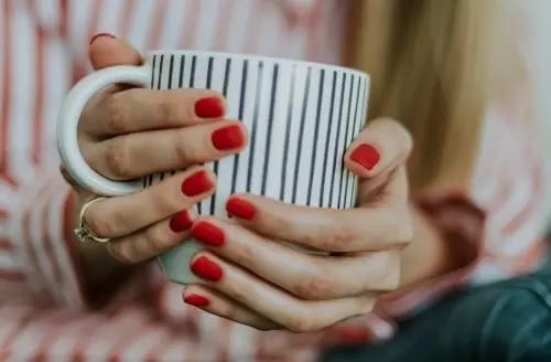 How to Remove Stubborn Nail Polish