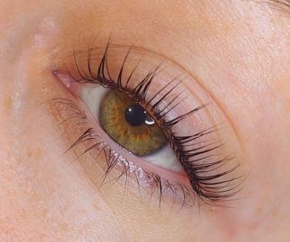 What Good and (Really) Bad Lash Lifts Actually Look Like From Someone Who's  Had Both