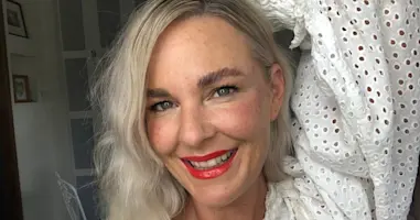 VIDEO: Top 10 Makeup Tips For Over 40s - Skin Prep, Foundation, Brows, Eyeliner & More!