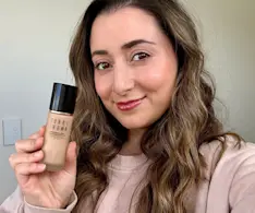 Beauty IQ Article - Bobbi Brown Weightless Skin Foundation Reviews: Promising All Day Shine Control and Wear