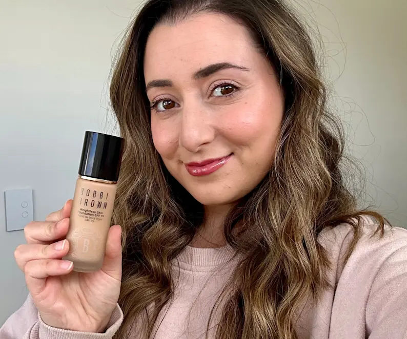 Bobbi Brown Weightless Skin Foundation Reviews: Promising All Day Shine Control and Wear