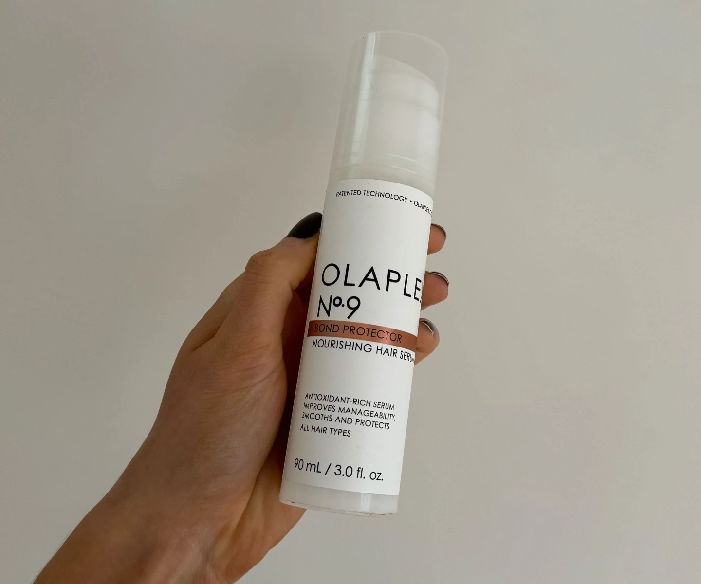The Best Leave-in Hair Treatments to Fight Frizz This Winter and Beyond