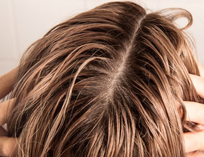 How Long Should I Leave Shampoo in Before Rinsing?