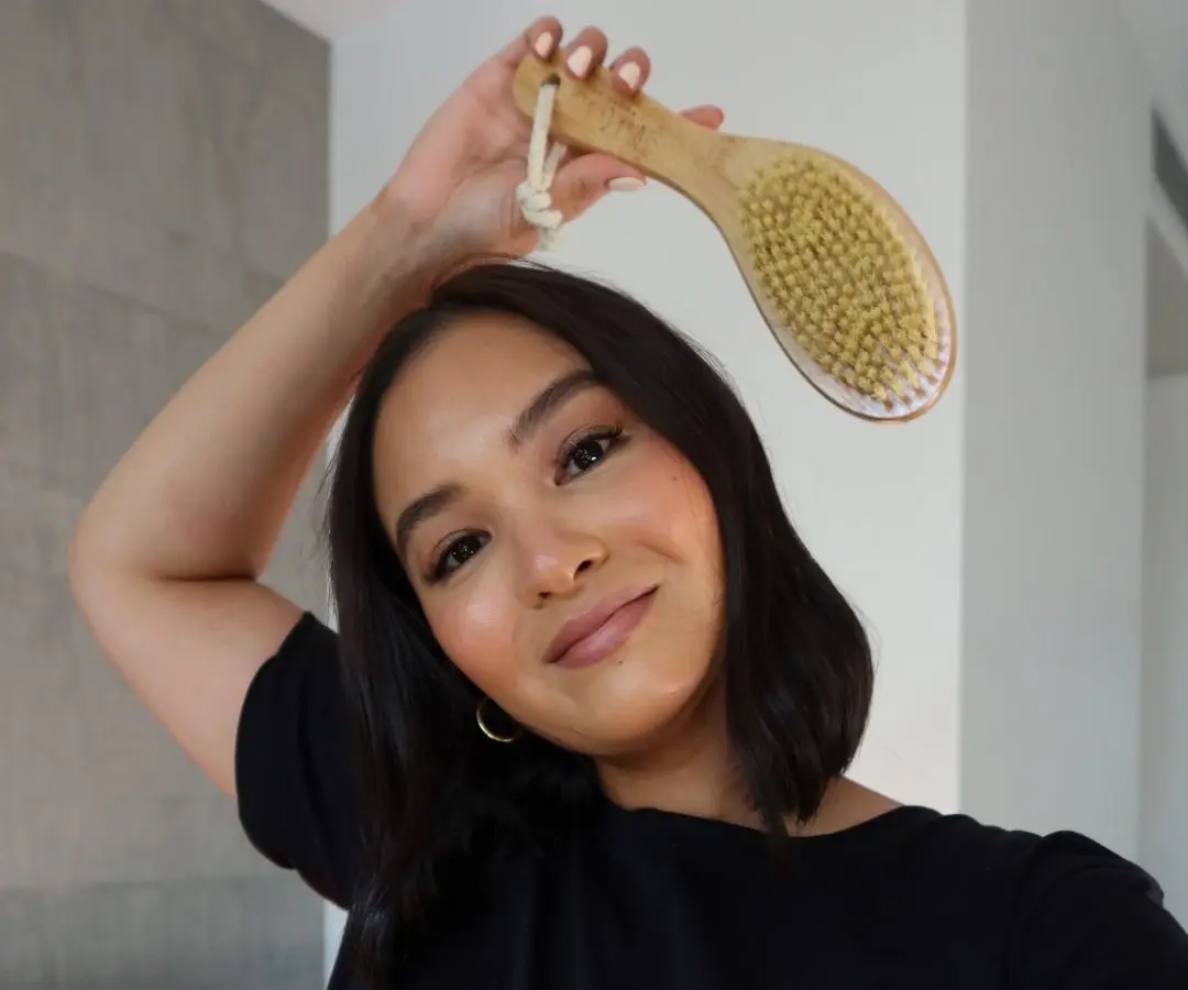 VIDEO: What is Dry Body Brushing? | Benefits Of Dry Body Brushing