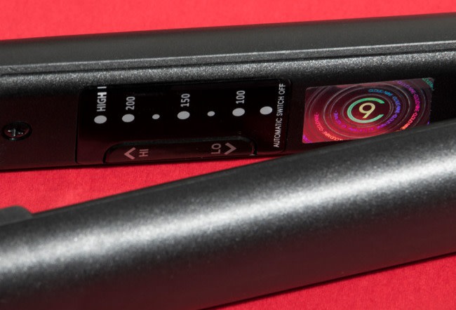 Cloud Nine Straightener - close up of straighteners heat settings - 650 x 442