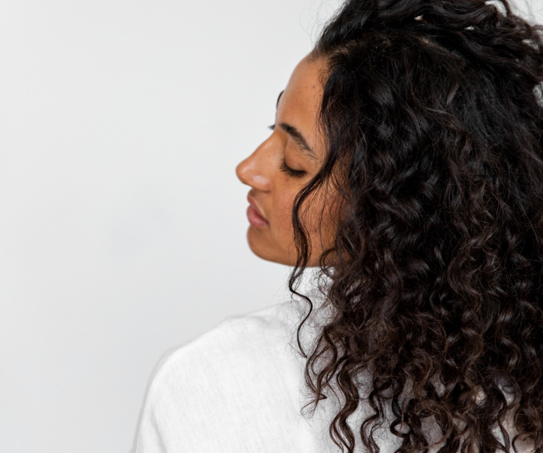 5 Tips for Taming Curly, Frizzy Hair Without Making it Greasy