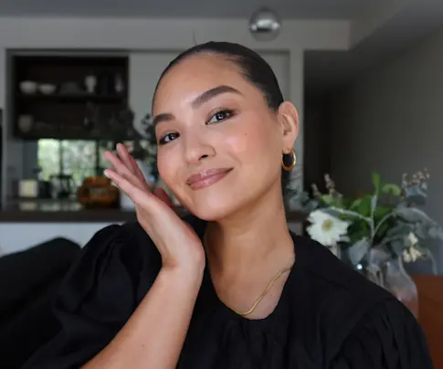 Beauty IQ Article - I’m a Makeup Artist & This Is the Exact Dewy Makeup Routine I Swear By in Winter