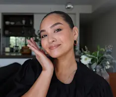 Beauty IQ Article - I’m a Makeup Artist & This Is the Exact Dewy Makeup Routine I Swear By in Winter