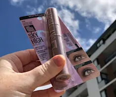 Beauty IQ Article - Should I Put Mascara On My Bottom Lashes? - Adore Beauty