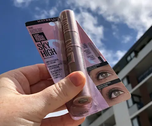 Beauty IQ Article - Should I Put Mascara On My Bottom Lashes? - Adore Beauty