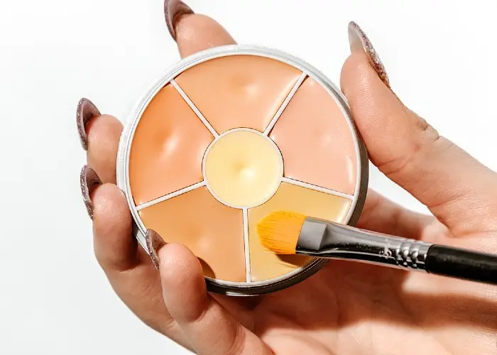 How to Conceal Acne Scars With Makeup