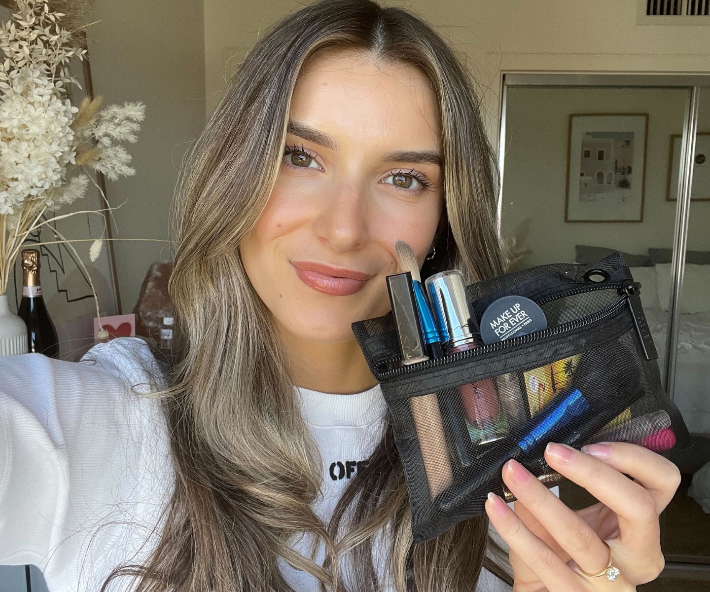 Megan selfie makeup touch up kit