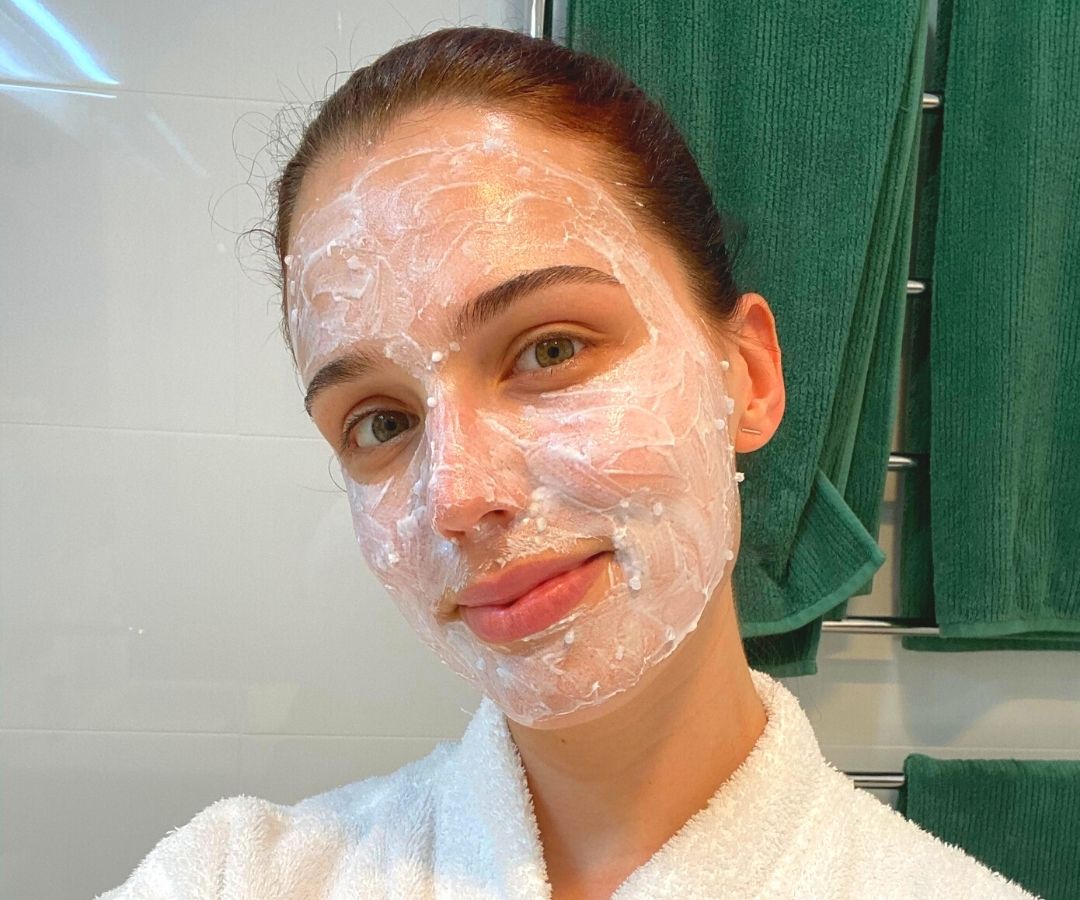 This 5-Minute Face Mask Exfoliates and Hydrates at the Same Time